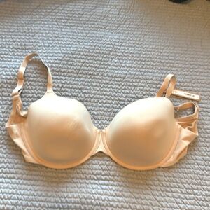 COPY - NWT skims fits everybody T-shirt bra size 34B